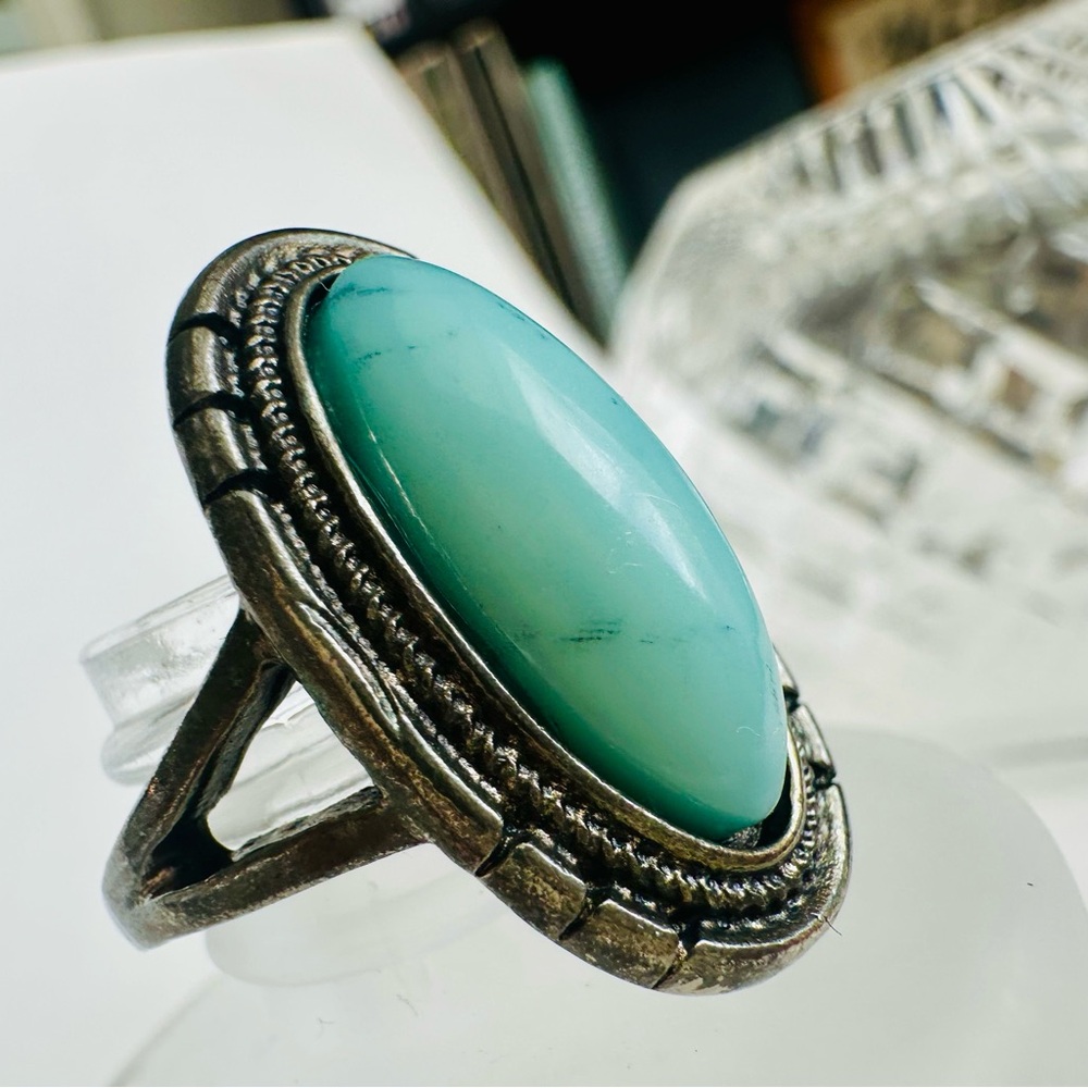 Sterling Silver & Turquoise Large Stone Southwest-Style Ring, Size 8.5 - Picture 8 of 8